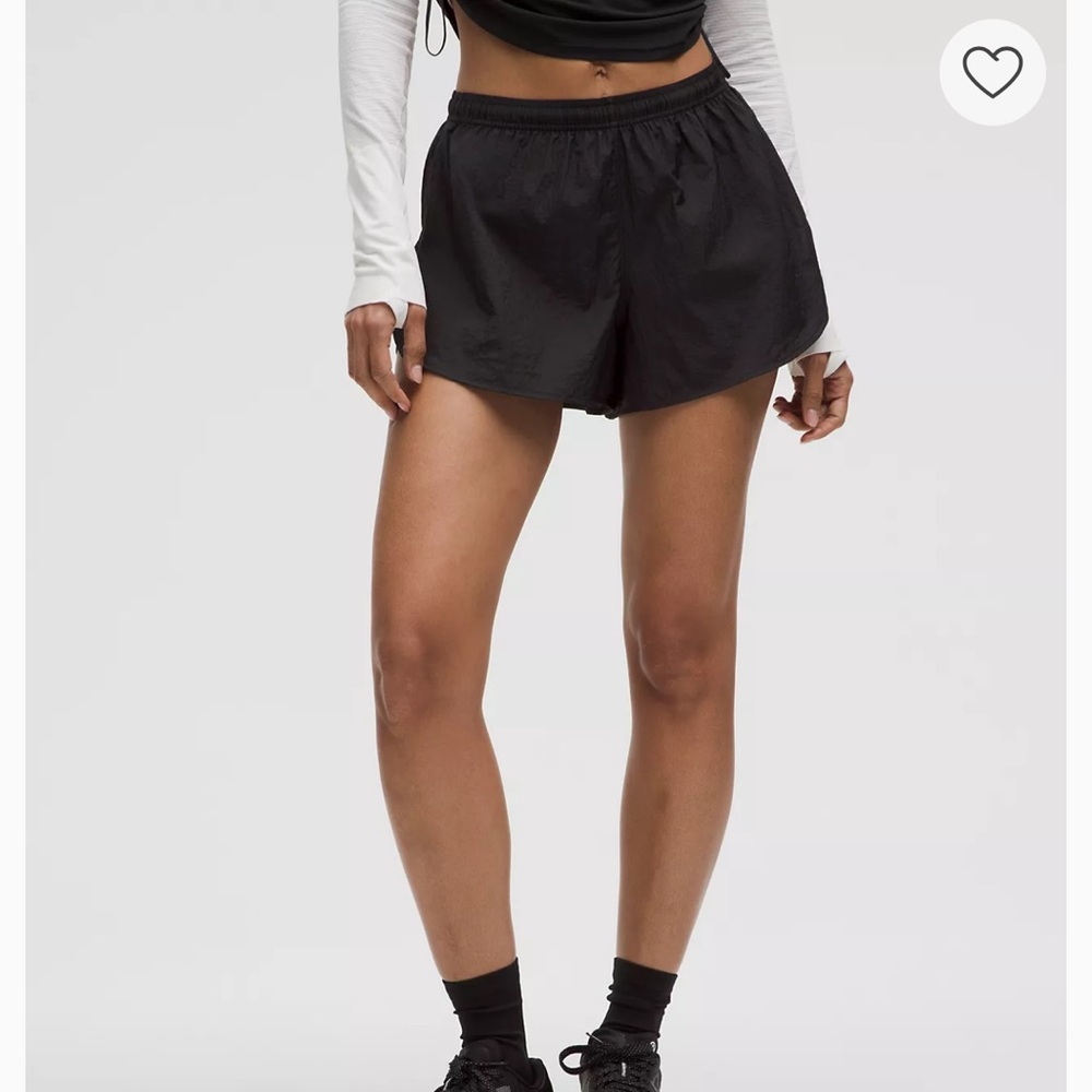 NWT Lululemon Dolphin-Hem MR Run Short 3" BLACK